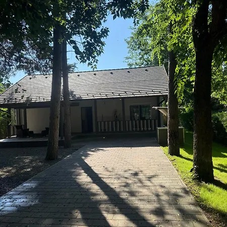 Fenyozug Vendeghaz Apartmán Pócsmegyer